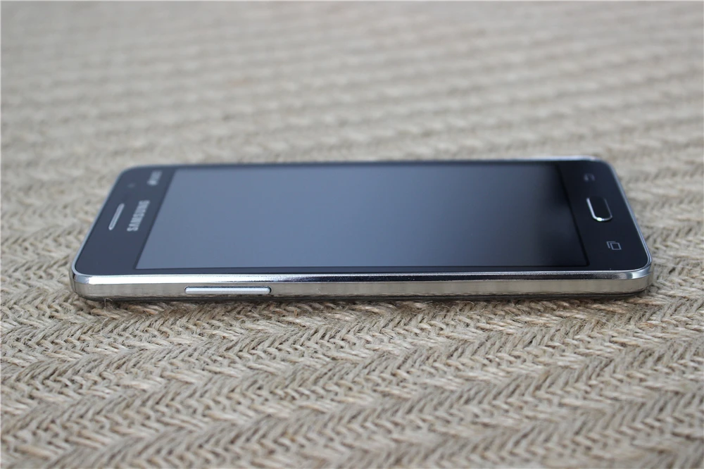 Samsung Galaxy Grand Prime G530H смартфон с 5 дюймовым дисплеем четырёхъядерным процессором озу