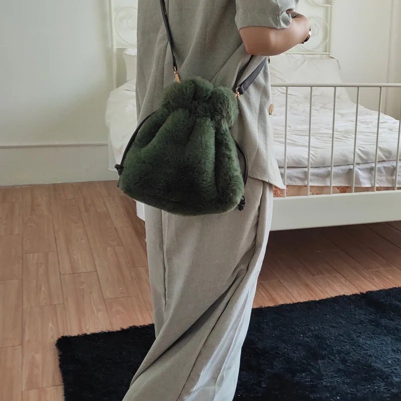 

Soft Fur Crossbody Bags Winter Women Ladies Single Shoulder Bag Soft and Comfortable Luxury Drawstring Handbags