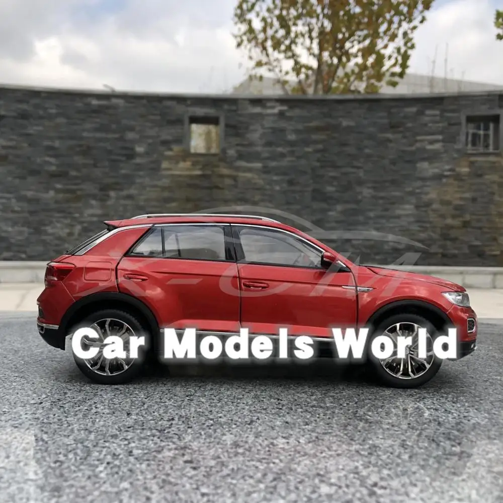 Литая под давлением модель автомобиля для T-ROC(красный) 1:18+ маленький подарок