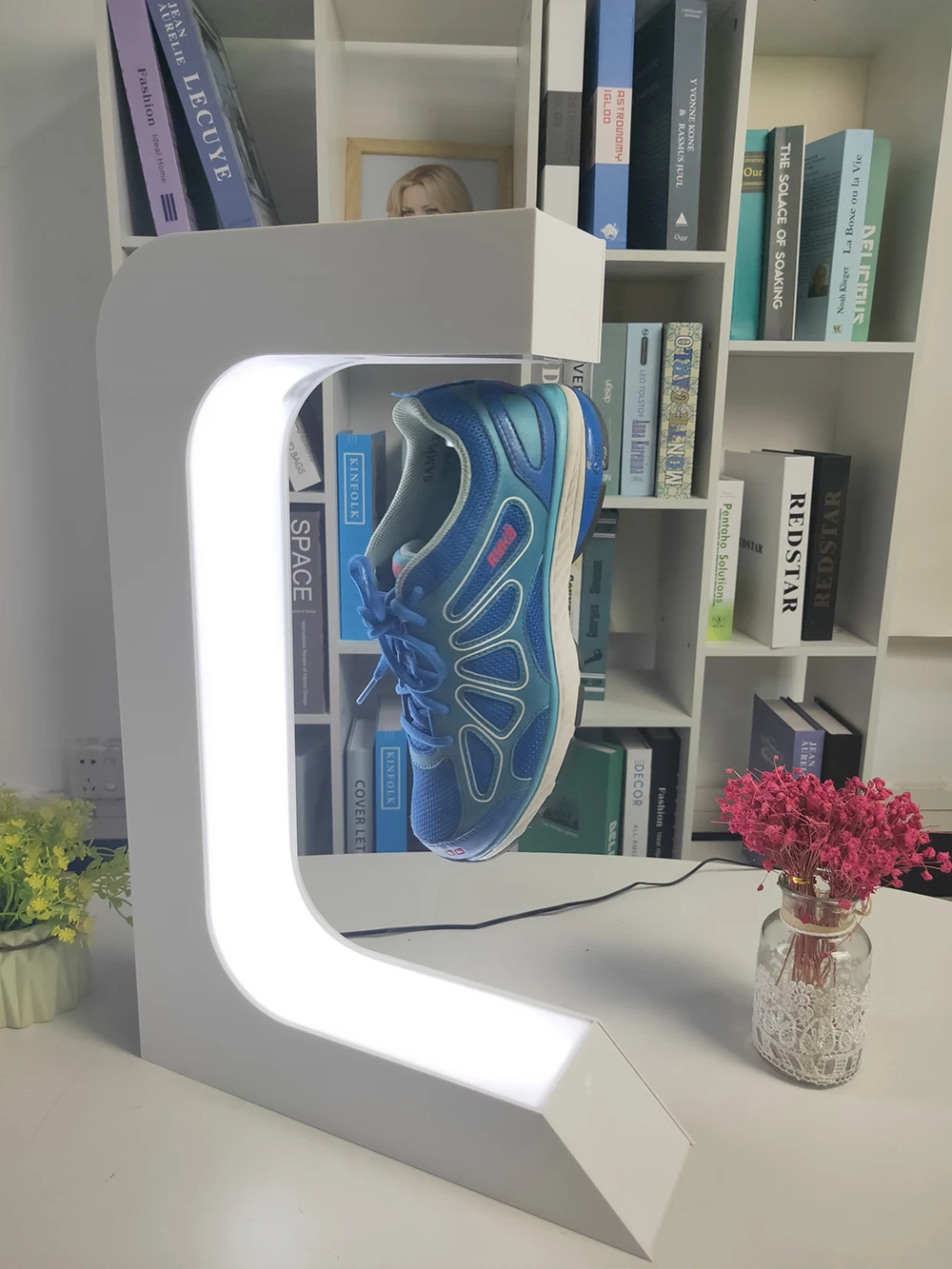 Витрина витрина новинка 2020 магнитная левитация вращающийся стенд для обуви