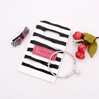 

Black And White Stripes With Thank You Printed 9x15cm 100pcs/lot Plastic Bags Present Gift Pouches Store Packing Handle Bags