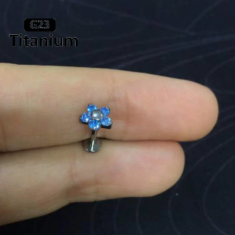 Jewseen Orecchini a perno per cartilagine G23 titanio Flatback Foglie Helix Orecchini CZ Trago Piercing Gioielli Internamente Filettato Anello Labbra