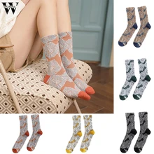 Новинка; хлопковые плиссированные носки; 1 пара; модные мягкие креативные ретро-чулки с маленькими цветочками; повседневные домашние теплые удобные чулки