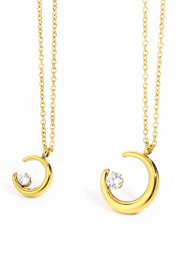 Fashion Personality Moon Women Necklace Stainless Steel Zircon Gold Crescent Pendant Necklaces Minimalist Elegant Necklace Gift