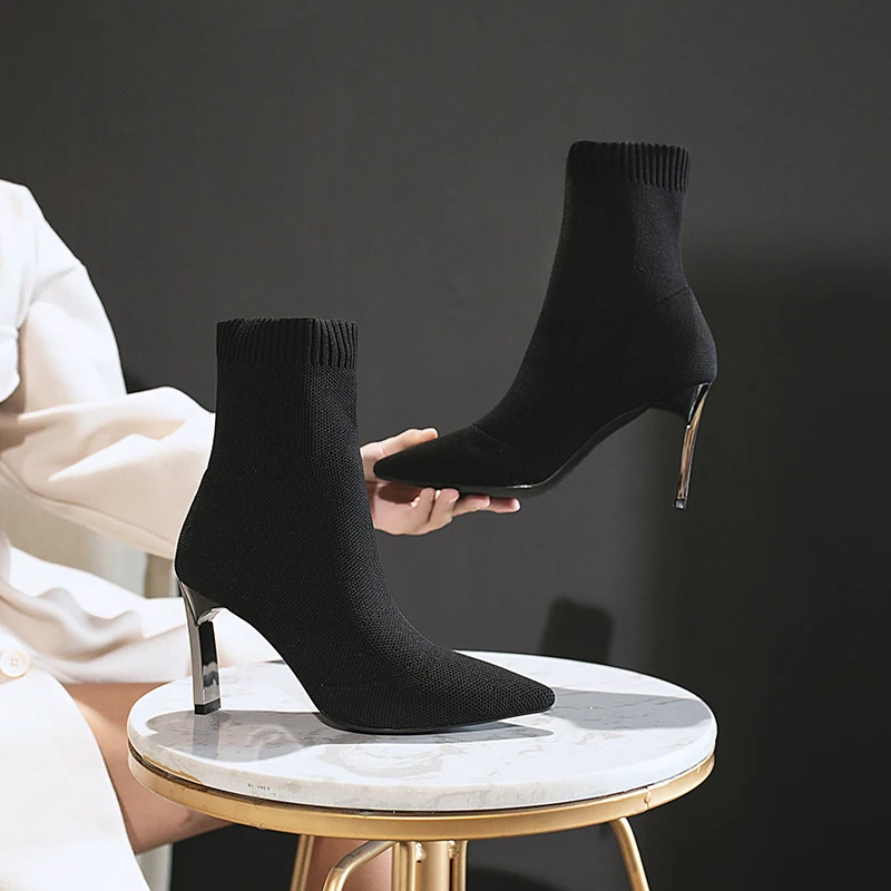 Черные, бежевые вязаные эластичные носки; женские ботильоны на высоком каблуке; элегантные женские короткие ботиночки с острым носком на металлическом каблуке