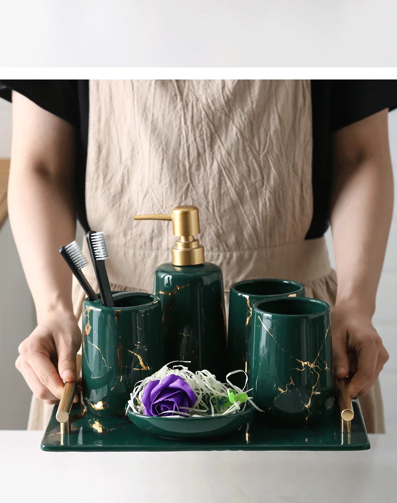 H94f44de73b6b41fabef8bce234128037Q.jpg?width=790&height=1000&hash=1790