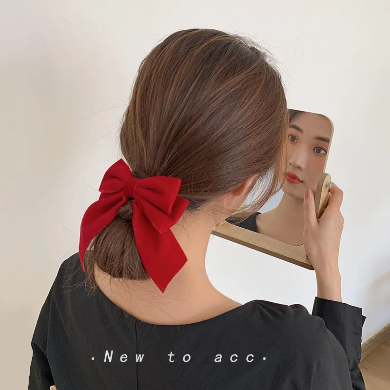 Рисунок 4 - бархатные заколки для волос с бантом