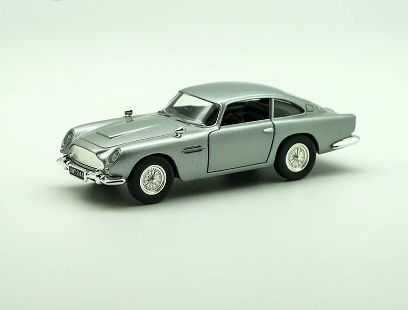 1/43 Scale Die-cast Alloy Martin DB5 Classic Movie Series With The Same Exquisite Decoration High-end Collection Scene Layout | Игрушки и