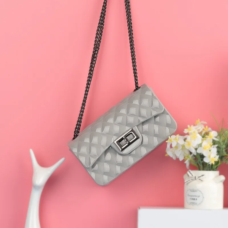 

Japanese and Korean version of the shoulder bag Lingge small fragrance chain small square bag solid color Messenger bag