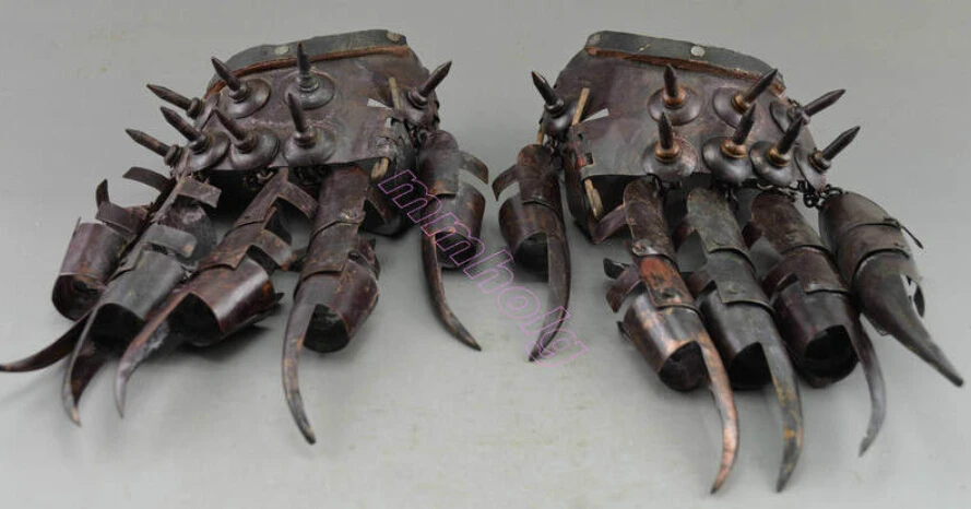 

Free shipping Metal Crafts Ancient Collectibles Decorated Old Copper Hammered Protective Gloves Armour In War