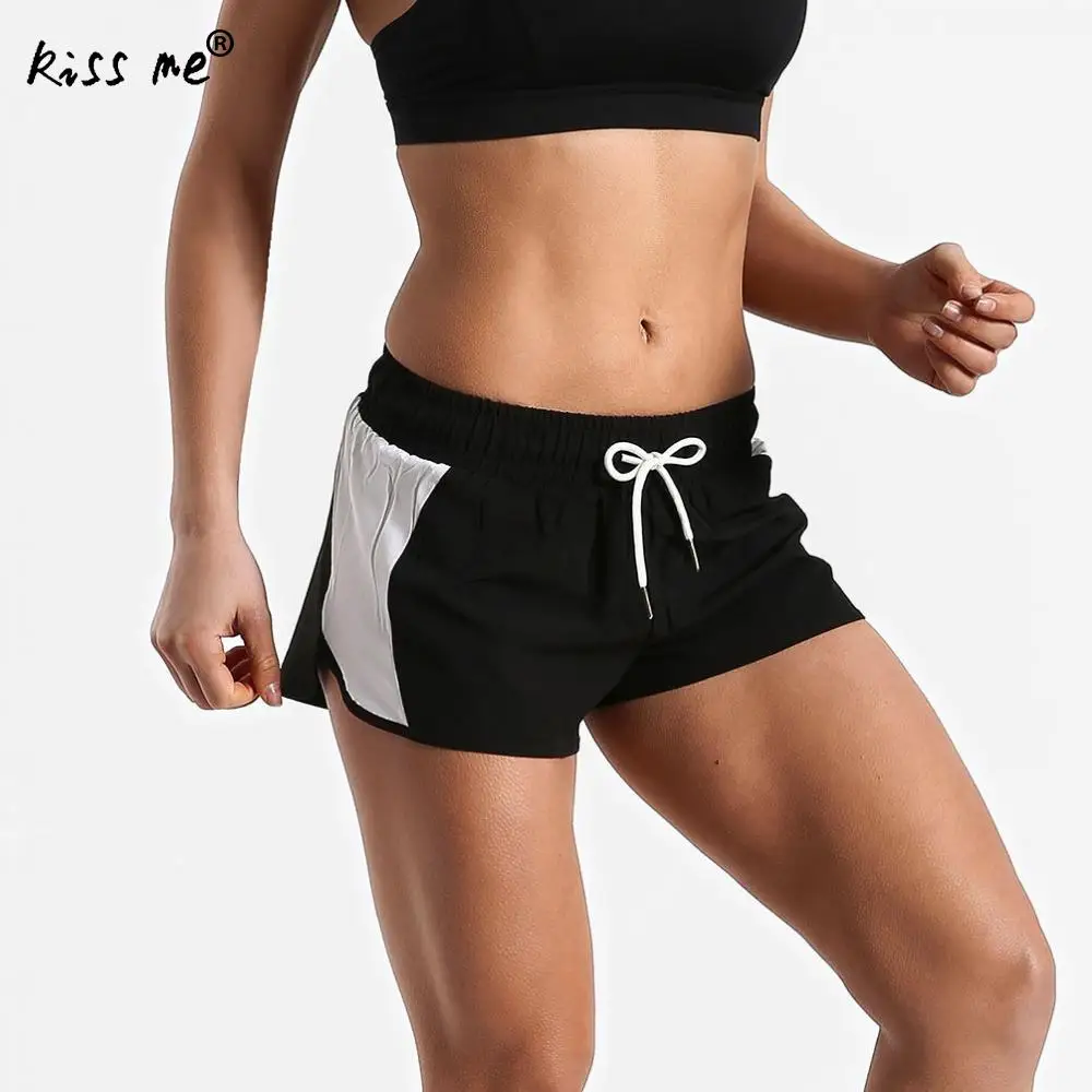 Дышащие шорты для йоги для женщин, однотонный спортивный костюм для бега, впитывающий пот, спортивная одежда для фитнеса, спортивные шорты для бега на открытом воздухе