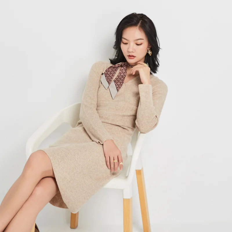 

[Intimate care] Jinju 2020 autumn and winter new V-neck solid color 100% wool dress elegant and elegant commuting