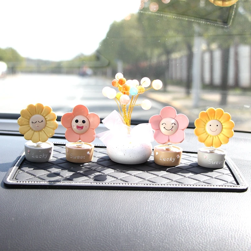 Décoration de voiture en tournesol, jolie tête de secouage