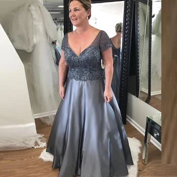 

Latest Gorgeous Gray Backless Mother of the Bride Dresses Lace Short Sleeve Plunge V Neckline Wedding Party Gowns Beading
