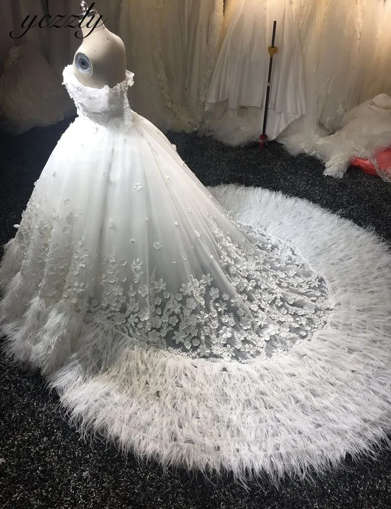 Роскошное бальное платье в русском стиле принцессы с открытыми плечами и цветами