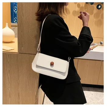 

2020 new simple fashion portable tide wild messenger bag fashion shoulder bag small bag female