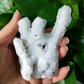 

Natural and beautiful crystal crystal stone specimens of the jing nationality symbiosis glow with natural energy healing stones