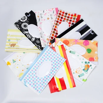 

New Stroller Portable Bag Fashion Wipes Carrying Case Clean Wet Wipes Bag for Stroller Cosmetic Pouch with Easy-Carry Snap-Strap