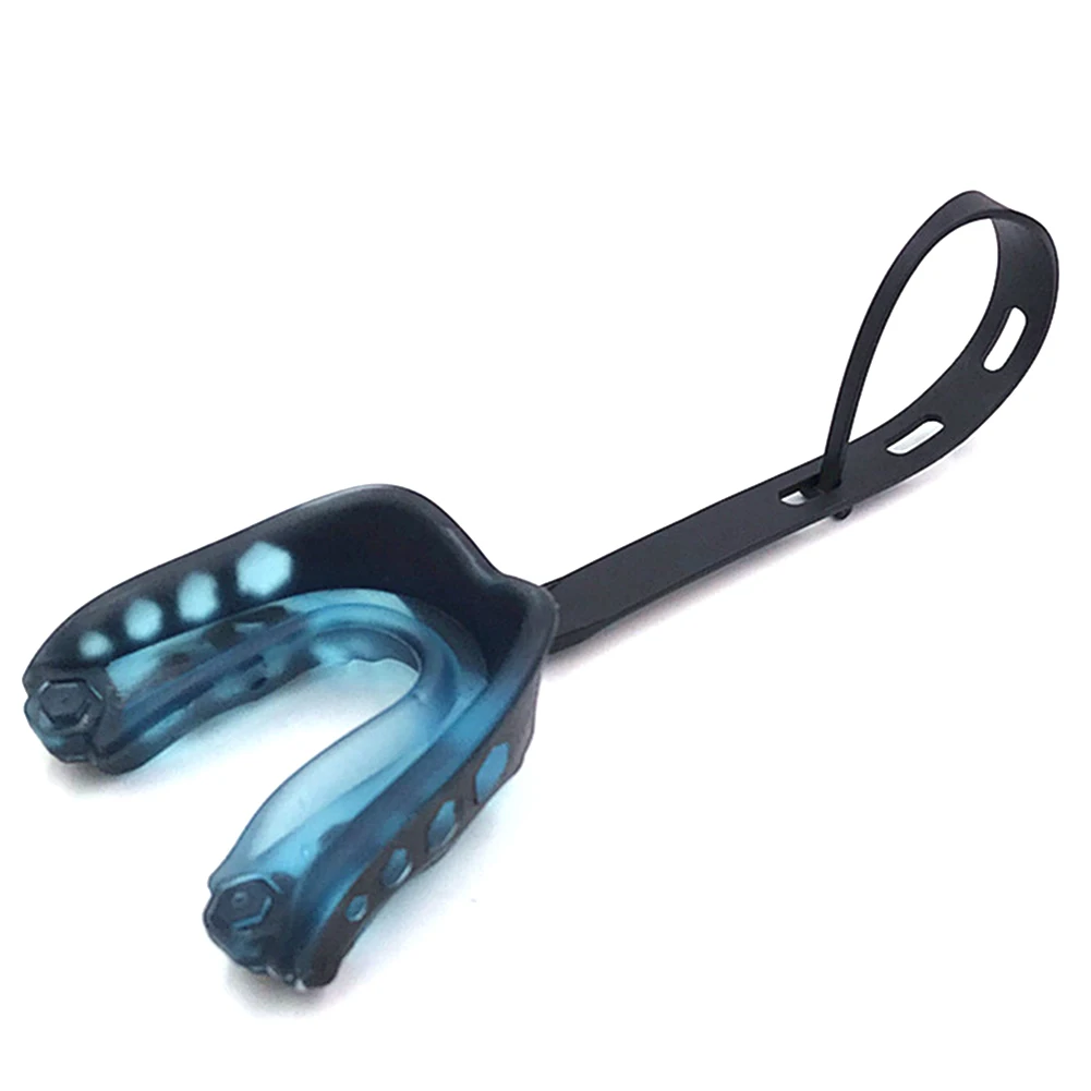 Регби зубные Брекеты для защиты губ Резиновый Щит Защитное снаряжение боксерский бой Футбол Спорт рот Защитное приспособление для тхэквондо с ремешком - Цвет: Синий