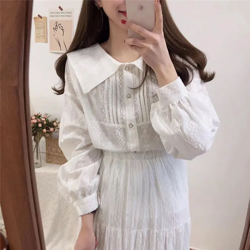 

Alien Kitty Brief White Chic Fresh Elegant Autumn Hook Floral New Hot Feminine Tops Casual Retro Sweet All Match Loose Shirts