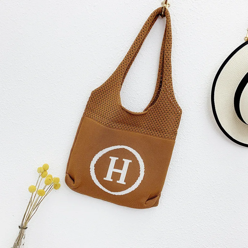 

In The Autumn of 2019, The New Shoulder Bag Has A Large Capacity of Casual and Fashionable Portable Knitted Bag for Women.