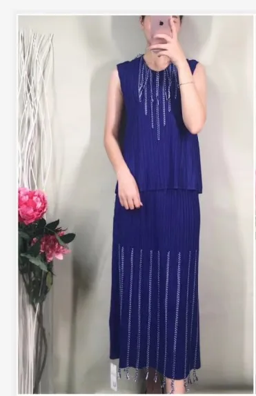 ; Miyake fold; модная футболка без рукавов с круглым вырезом+ Однотонная юбка; костюм из двух предметов с кисточками