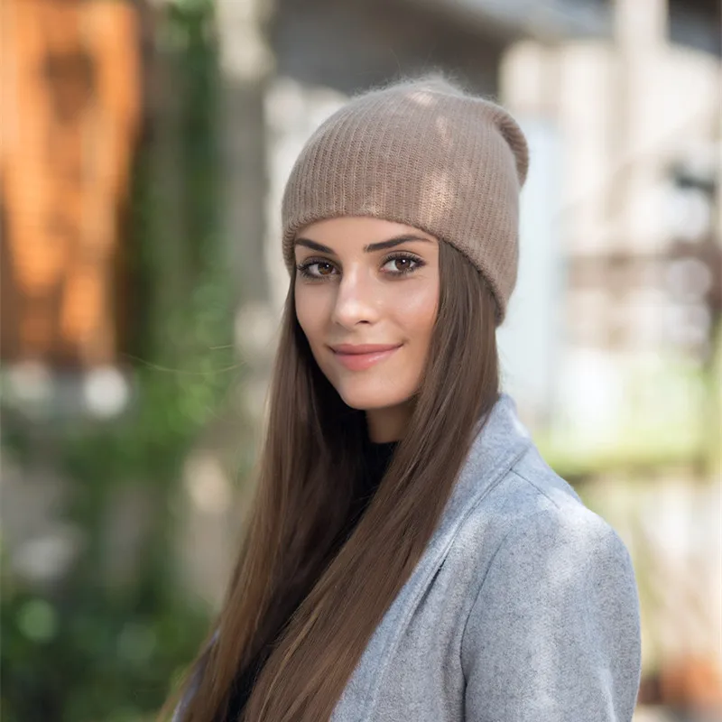 Женская зимняя шапочка бини шапка из ангорской шерсти теплые мягкие