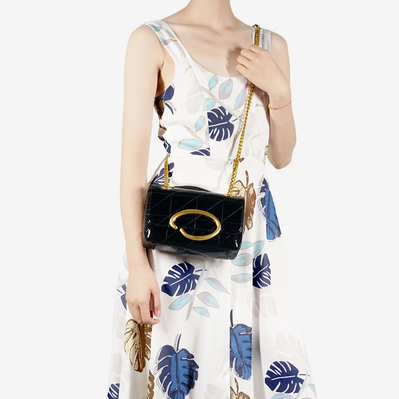 The latest Small square bag with lid summer fashion Women shoulder bags shoulder bag with chain women fashion retro simple
