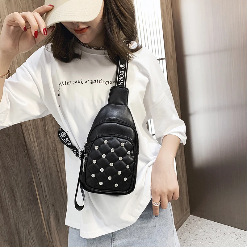 

2019 ladies chest bag letter widened shoulder strap shoulder messenger bag leather diamond chest bag new sports travel luggage b