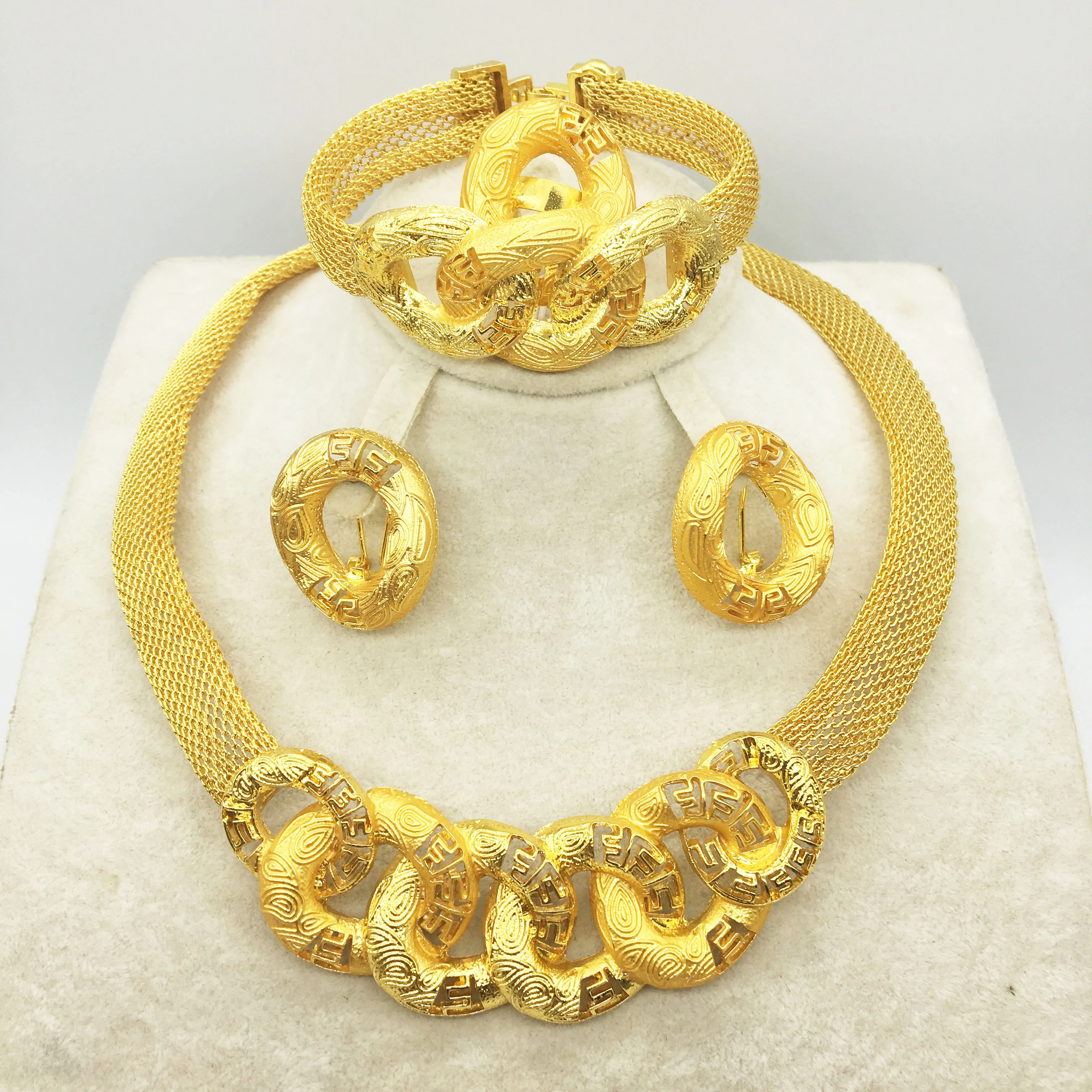 The new wholesale fashion jewellery set is brighter dubai gold