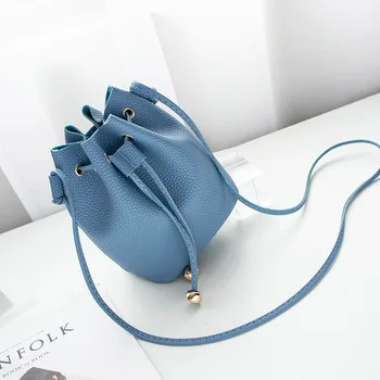 

2020 New Bag Female Tide Messenger Korean Version of the Wild Laptop Fresh Sweet Package Leisure Fashion Generous Bucket Bag