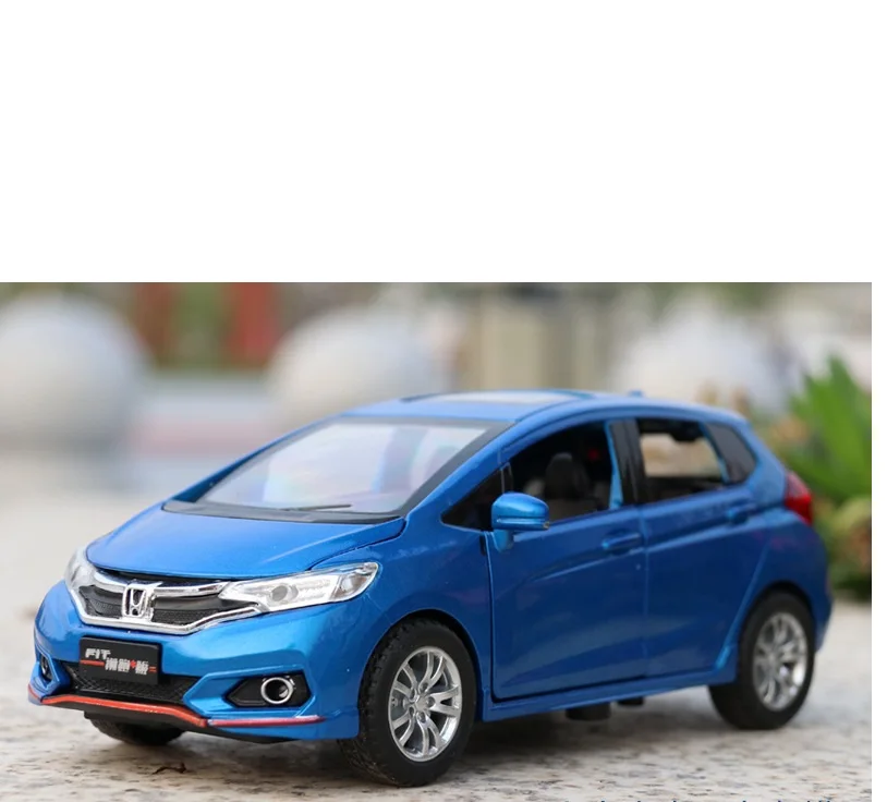 1:32 Honda Fit Металлический Игрушечный литой автомобиль литые игрушечные транспортные средства Модель автомобиля игрушки люк хэтчбек вытяжной автомобиль для детей