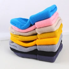 Осенне-зимняя Однотонная легкая вязаная шерстяная шапка для мужчин и женщин, модная Корейская простая элегантная теплая шапка, ветрозащитная вязаная шапка