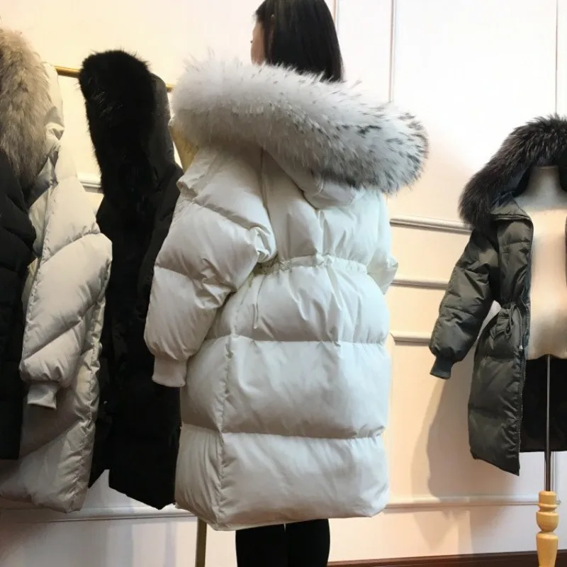 Мода зимняя женская парка длинное пальто енот меховой воротник толстовка с эластичной резинкой на талии Толстая теплая куртка Верхняя одежда средней длины пальто