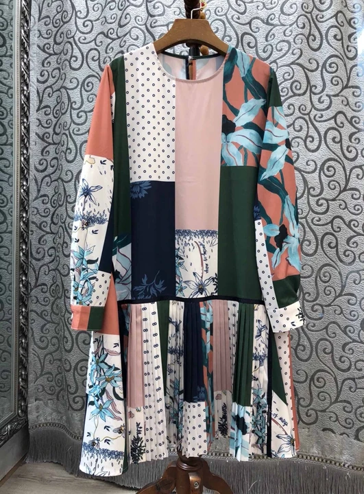 

Long-sleeved dress 822 with collar patchwork pattern in early autumn of 2019