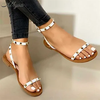 

2020 Women's Sandals Fashion New Woman Rivet Flats Ladies Ankle Strap Buckle Strap Shoes Summer Female Plus Size Women Sandals