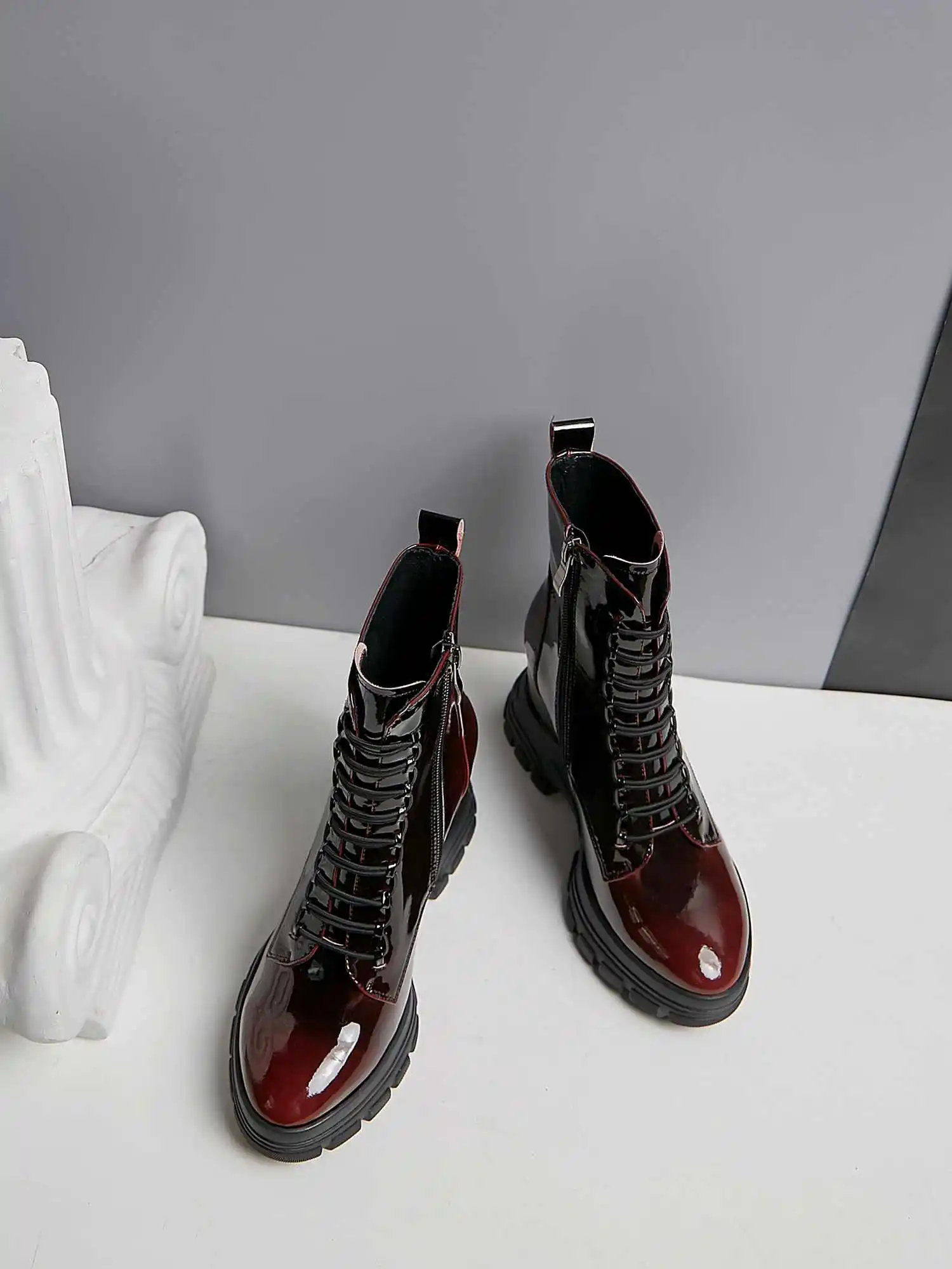 Krazing Pot/Водонепроницаемые ботинки из натуральной кожи на танкетке с толстой подошвой; Модные женские ботильоны с круглым носком на высоком каблуке со шнуровкой на молнии; L39