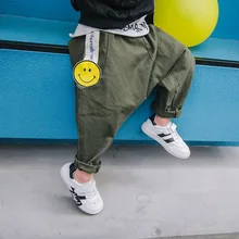 Детские повседневные брюки с большим шаговым швом для мальчиков; сезон весна-осень; Новинка года; стильные детские брюки; модная детская одежда со смайликом