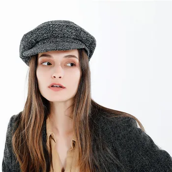 

In autumn and winter hot streets in Europe and America sell new simple pure colored fabrics flat top hat and traveling cap