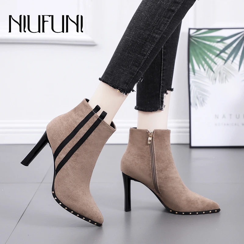 

NIUFUNI 2019 Pointed Suede Solid Women's Ankle Chelsea Boots Shallow Zipper Low Heel Martin Boots Sexy Rivet Women's Shoes 34-39