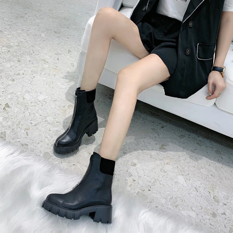 Дизайнерские кожаные полусапожки с круглым носком; женские мотоботы на низком каблуке; высококачественные женские зимние ботинки martin на молнии спереди