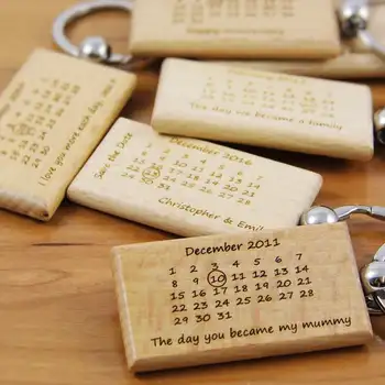 

1pcs Christmas Gift Personalized wooden keychain calendar anniversary gift engraved keychains gift Wedding invitation letter