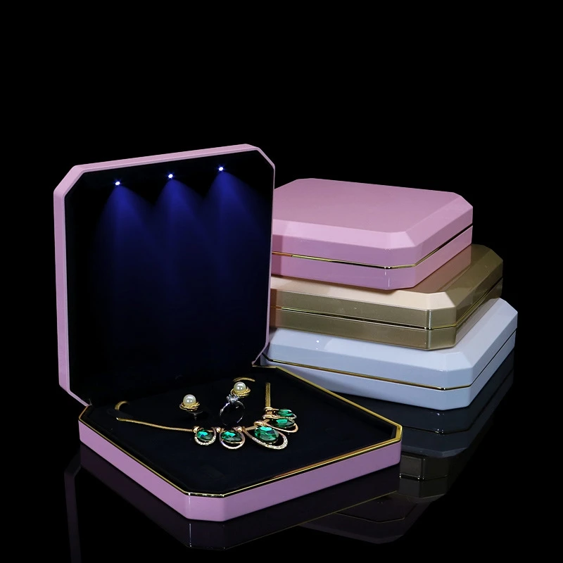 Large LED Light Jewellery Set Box Plastic Pearl Earring Necklace Jewelry Gift Storage Case with Lacquer Finish Customize Logo