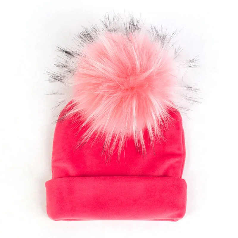 Бархатные шапки с помпонами для маленьких девочек; мягкие зимние теплые шапки с помпон из искуственного меха; утепленная однотонная шляпа для новорожденных - Цвет: Watermelon Red5