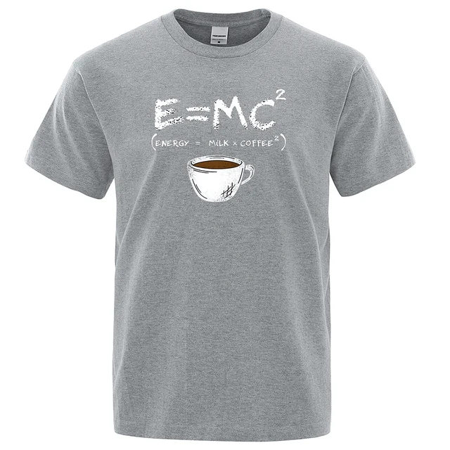 통기성 있는 편안함과 세련된 'Energy = Milk + Coffee' 프린트가 어우러진 남성용 캐주얼 티셔츠