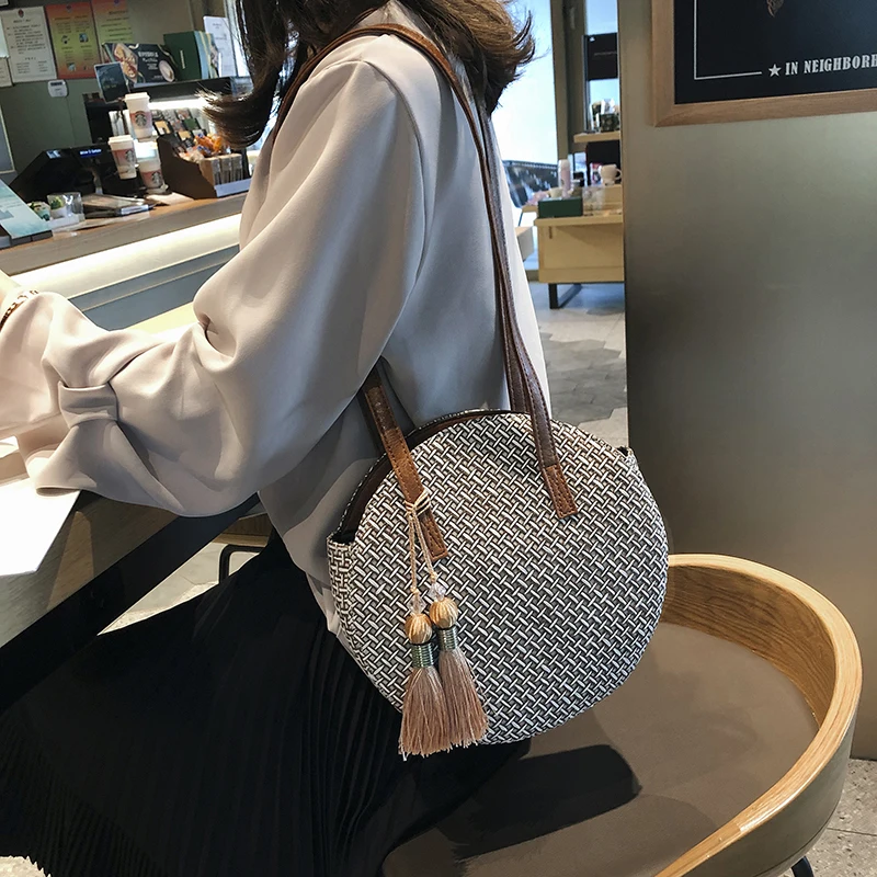 

Round Tassel Straw Women Rattan Handbags Handmade Woven Beach Female Shoulder Bag Casual Ladies' Circle Messenger Bag Bohemia