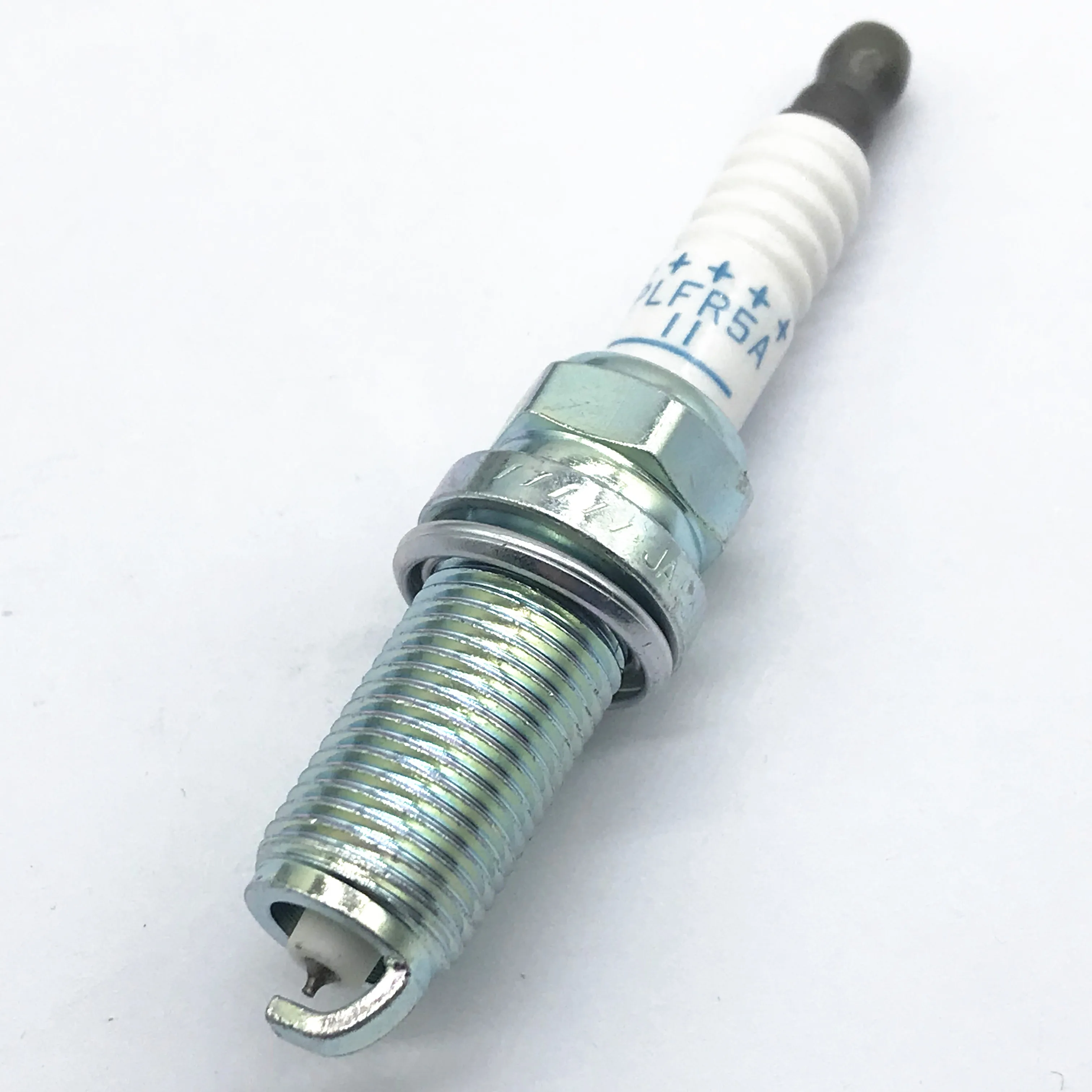 10 шт. новые свечи зажигания 22401-5M015 5M016 PLFR5A11 PLFR5A-11 для NISSAN Pathfinder Armada 350Z Altima Quest 3.5L 4.0L 5.6L