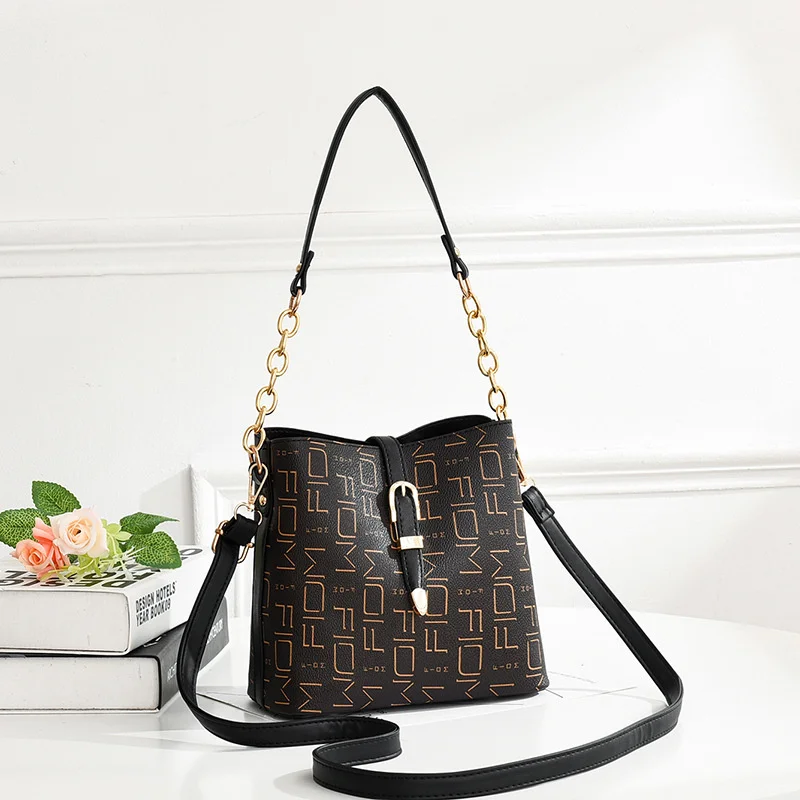 

2019 New Summer New Women's Bag Fashion Messenger Bag Wild Chain Simple Texture Korean Version of The Famous Brand Shoulder Bag