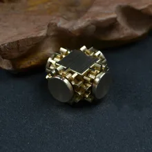 Гироскоп с зубчатым приводом для декомпрессии магический куб с кончиком пальца