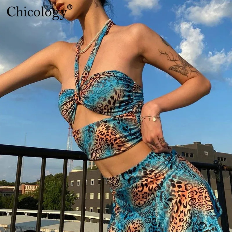 Женский укороченный топ с леопардовым принтом Chicology на шнуровке вырезами без